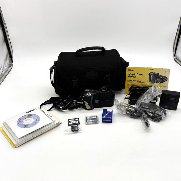 Nikon Coolpix 4500 Digital Camera Case 2 Batteries 4.0MP Accessories 4X Zoom - Picture 1 of 11
